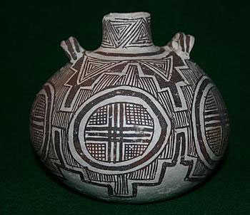 Jug from the southwestern Anasazi/Mogollon culture (Cibola White Ware, 13th or 14th century AD).